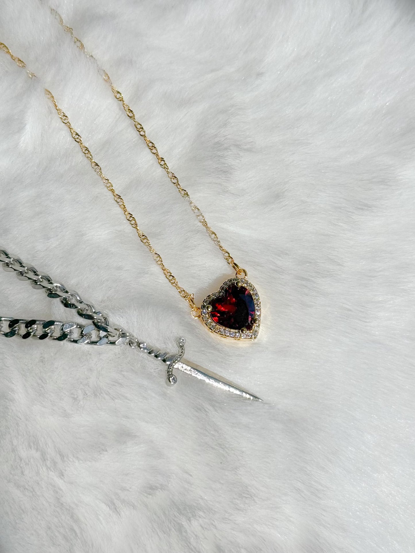 Kalp+ Kılıç Kolye Sadakatin Simgesi