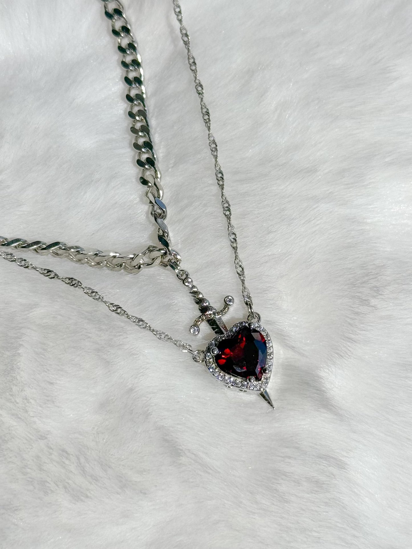 Kalp+ Kılıç Kolye Sadakatin Simgesi